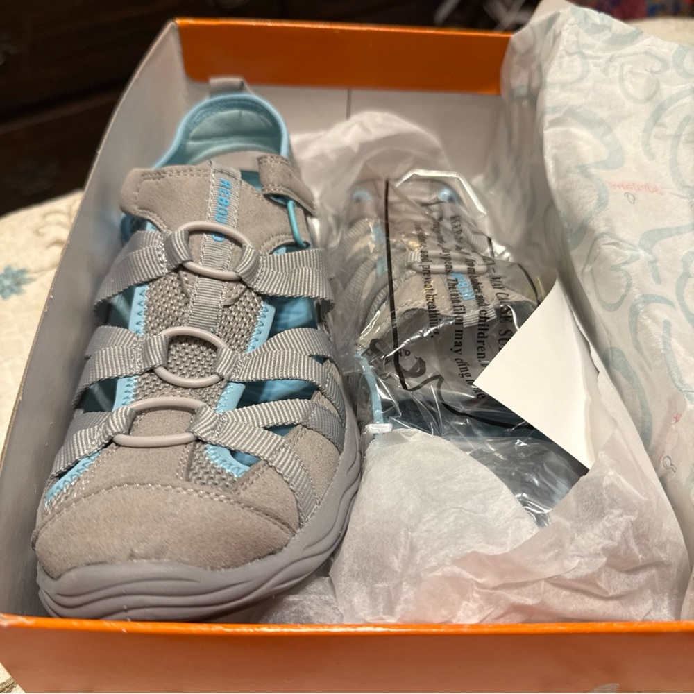 Baretraps Lakona Grey 8.5 Women’s